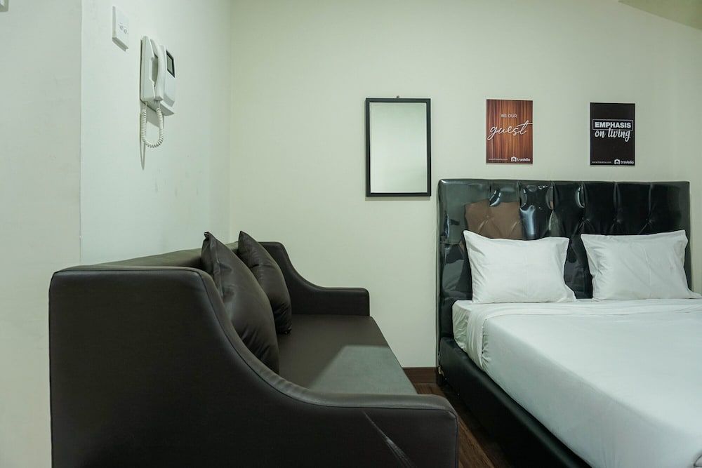 undefined Fabulous Studio Room Puri Orchard Apartment 9