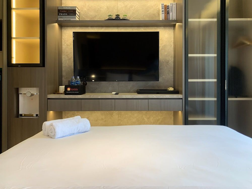 undefined Warm And Modern Look Studio Room At Gold Coast Apartment 10