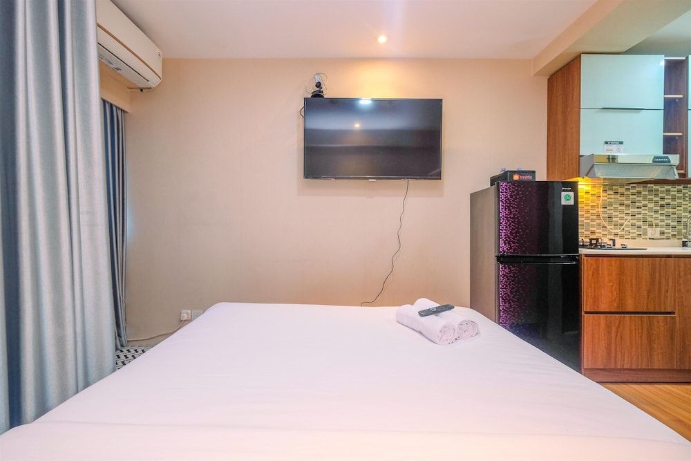 undefined Comfort And Cozy Living Studio Room At Tifolia Apartment 5