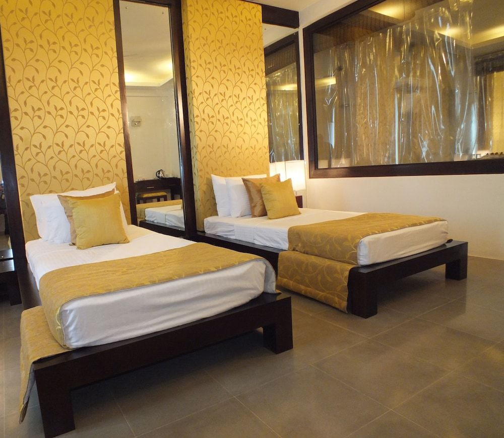 The Tourmaline Deluxe Twin Room 3