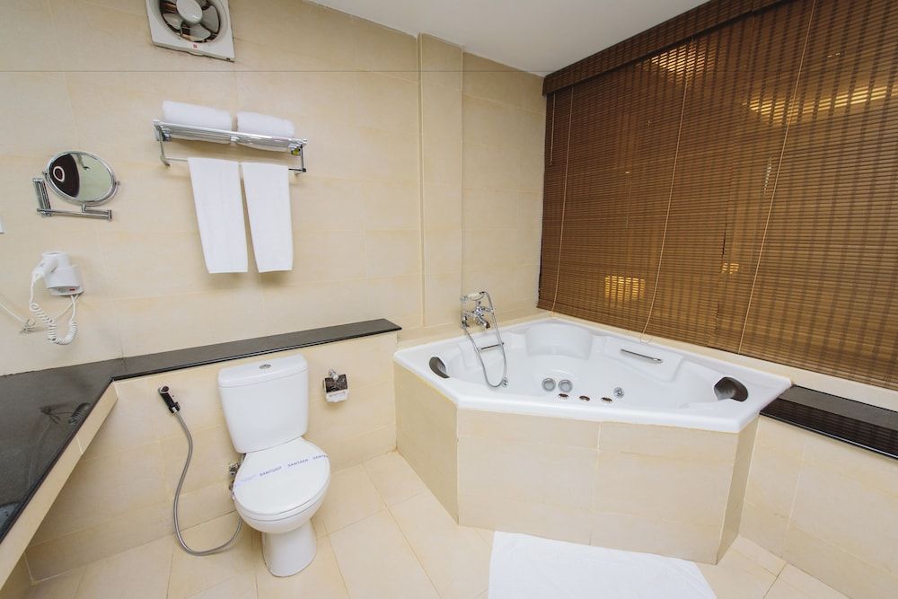 Deep Soaking Bathtub