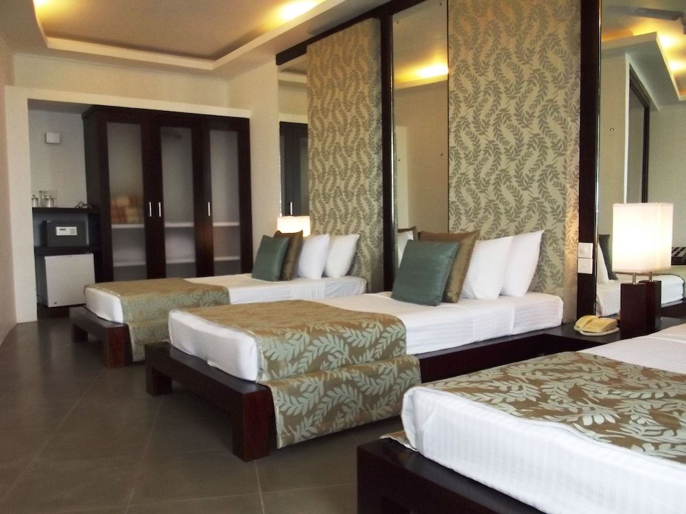 The Tourmaline Deluxe Twin Room 2