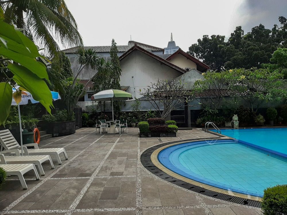 undefined Spacious And Comfort 2Br With Maid Room At Permata Gandaria Apartment 2