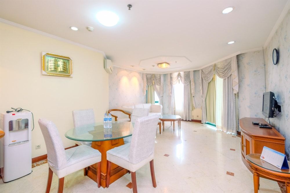 undefined Spacious And Comfort 2Br With Maid Room At Permata Gandaria Apartment 5