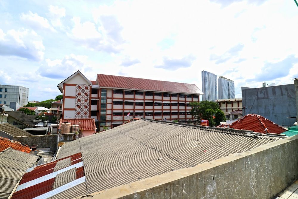 undefined Premium Senen Guesthouse - Female Only