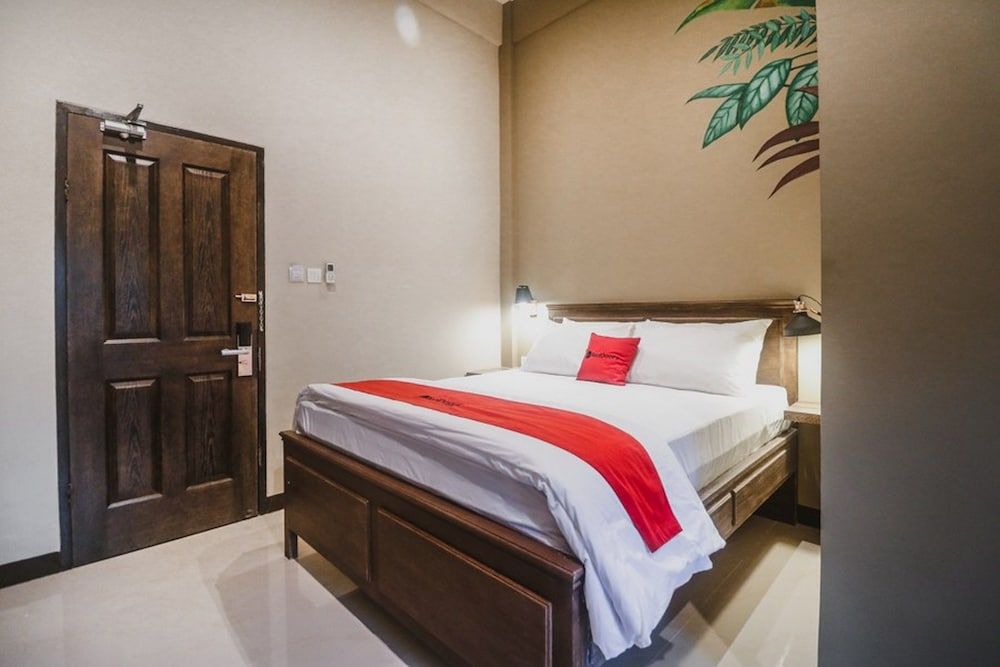 undefined RedDoorz Plus near Mall Slipi Jaya 3
