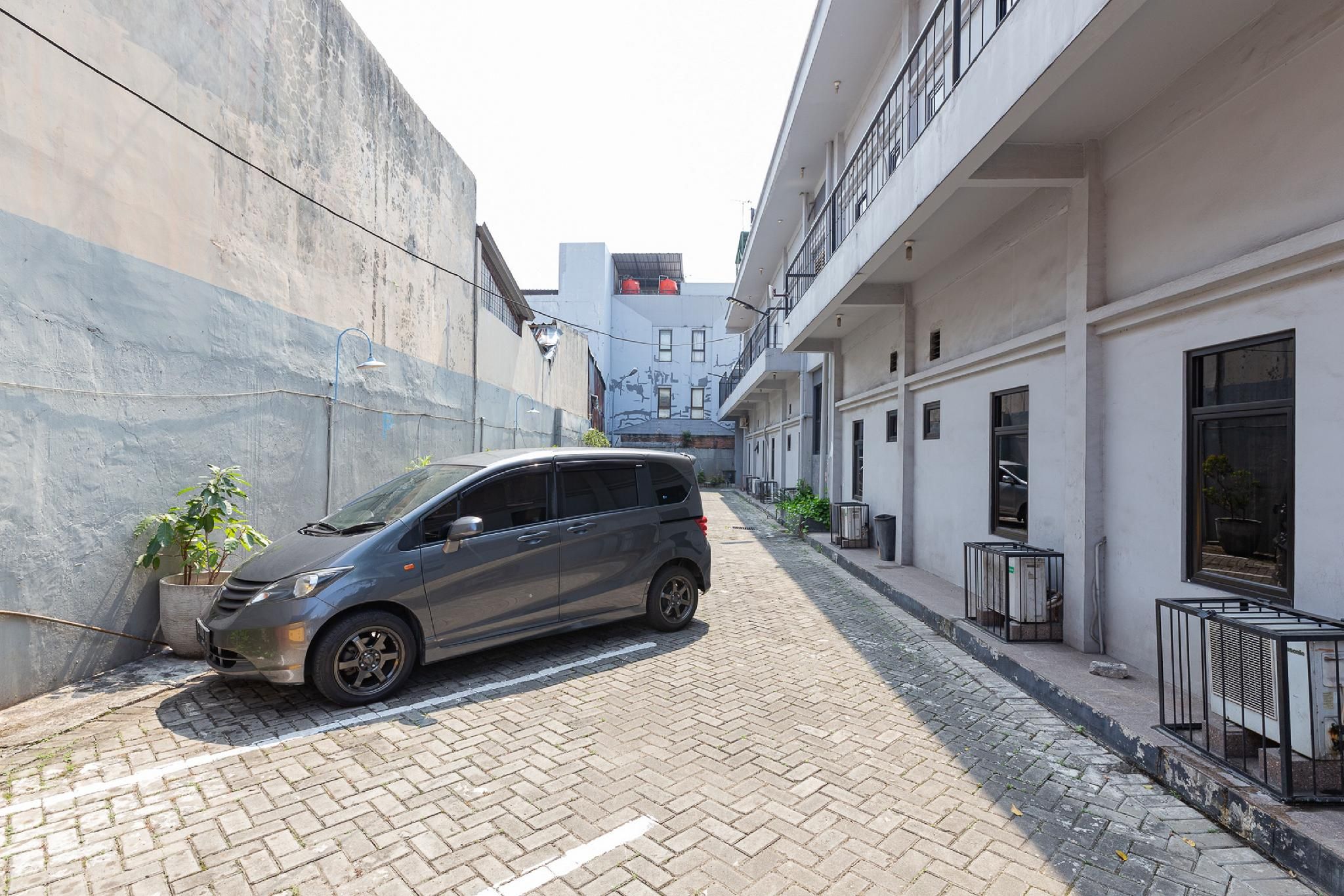 undefined RedDoorz Plus near Mall Slipi Jaya 8