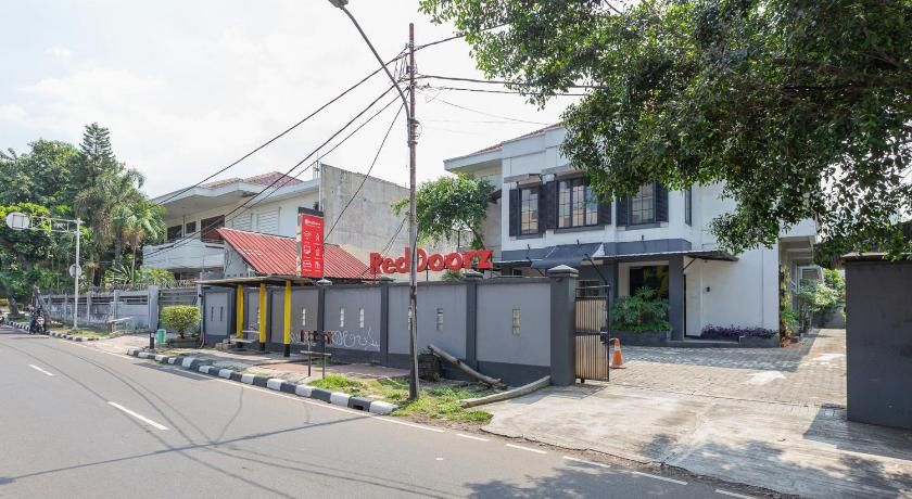 undefined RedDoorz Plus near Mall Slipi Jaya 3