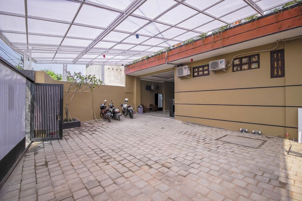 undefined Reddoorz Plus @ Mampang Prapatan 5