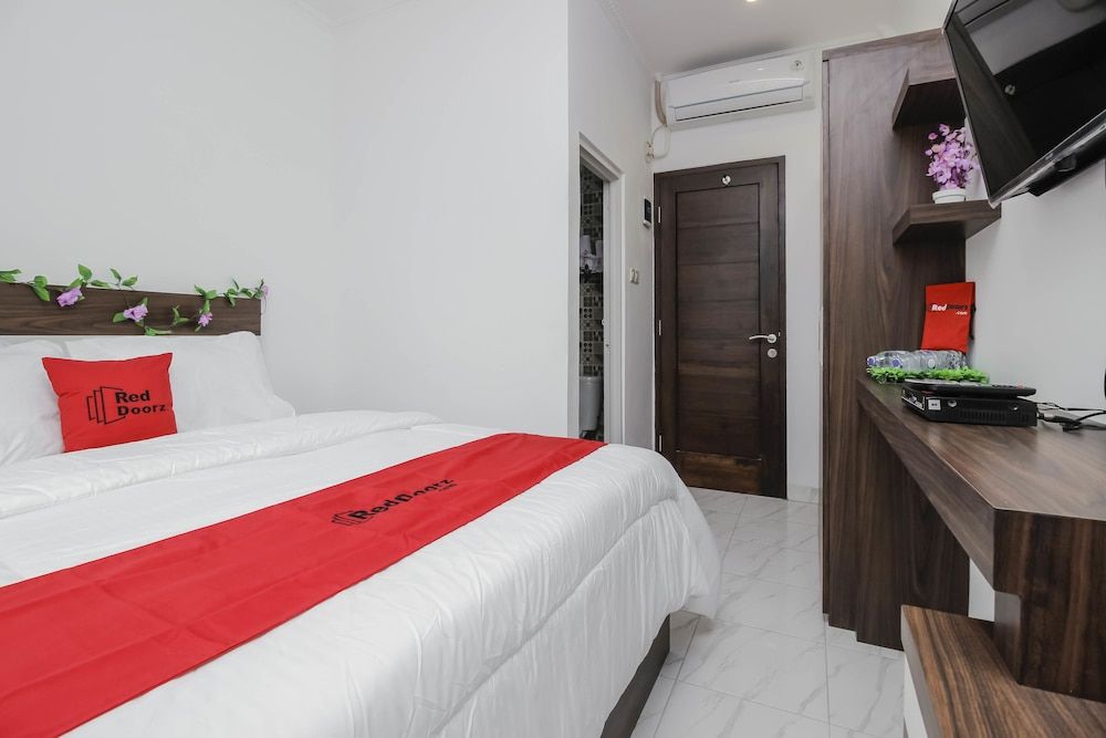 undefined Reddoorz Plus @ Mampang Prapatan 7