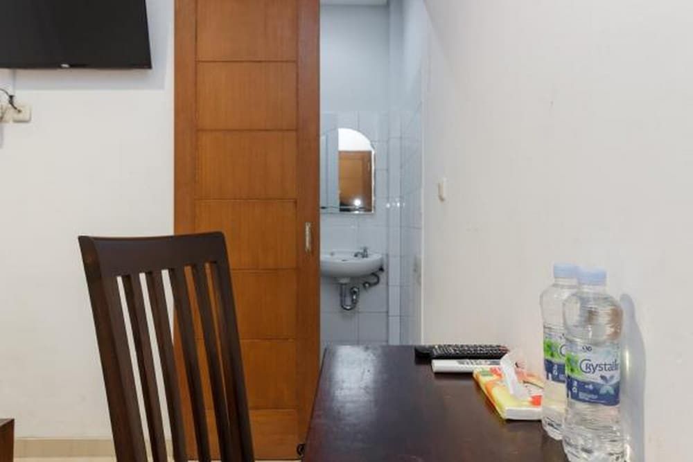 undefined RedDoorz Plus near Sudirman Station 2 7