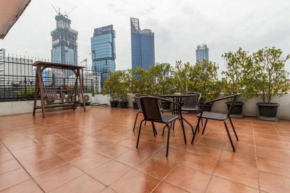 undefined RedDoorz Plus near Sudirman Station 2 2