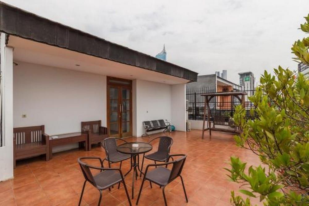 undefined RedDoorz Plus near Sudirman Station 2 4