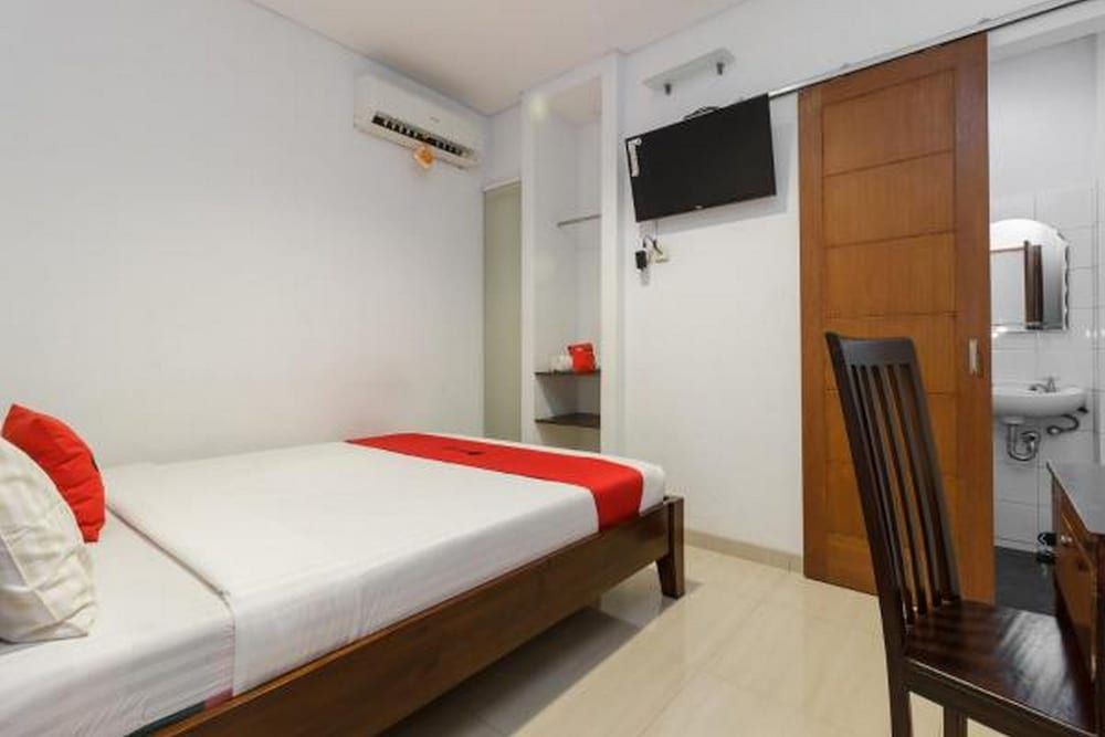 undefined RedDoorz Plus near Sudirman Station 2 5