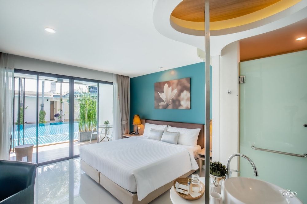 Deluxe Room, Pool Access