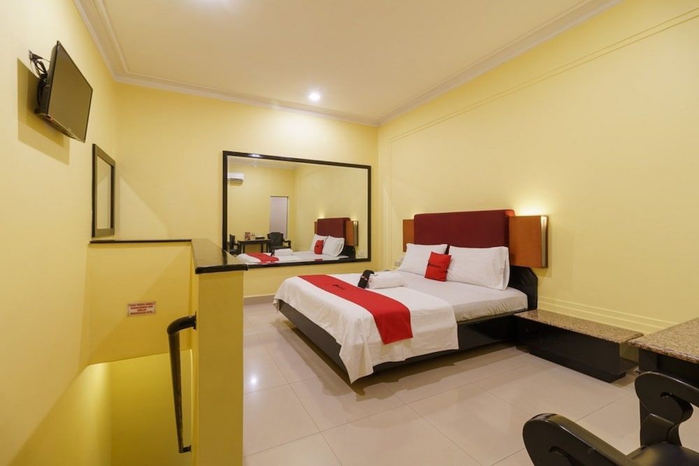 undefined RedDoorz Plus near Ancol 5