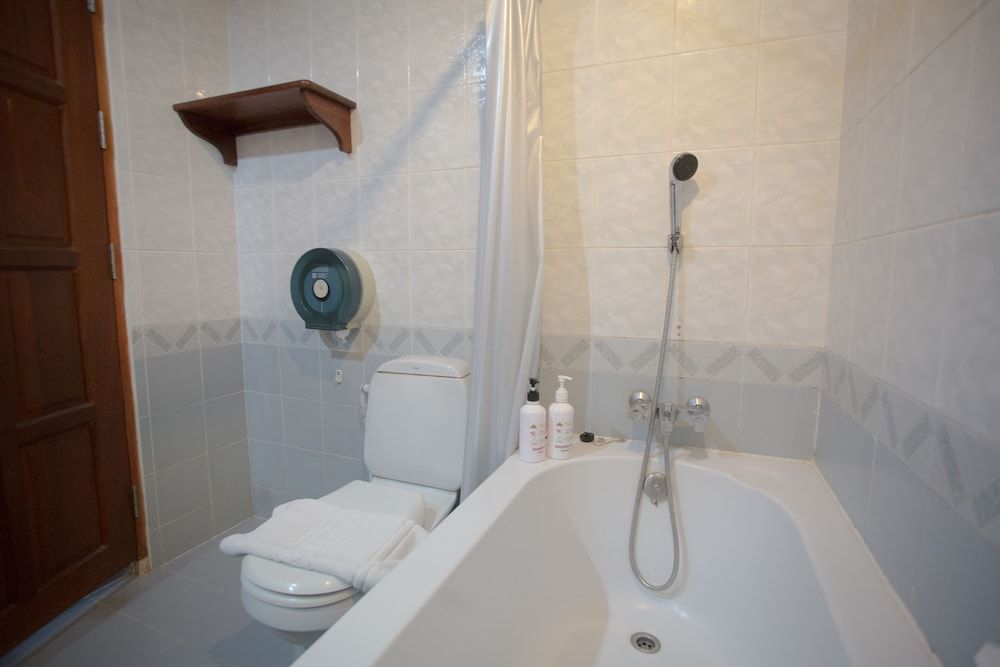 100 Islands Resort & Spa Family Room, Bathtub 3