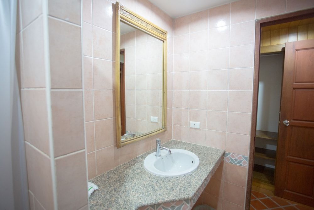 100 Islands Resort & Spa Standard Room 4