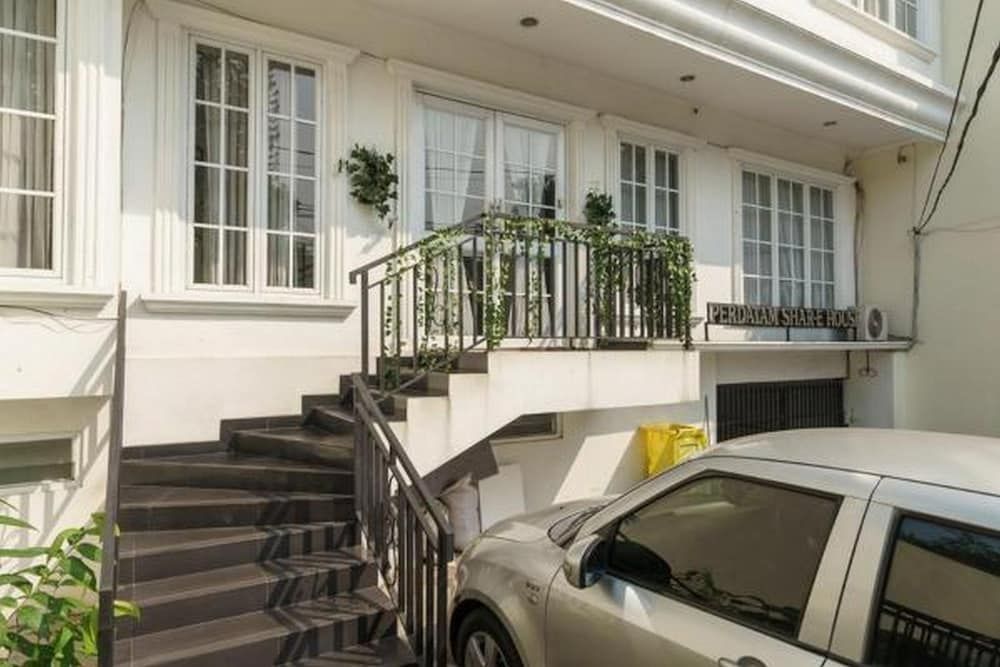 undefined RedDoorz Syariah Plus near Pancoran 2 10