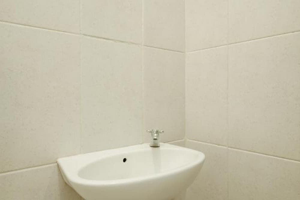 RedDoorz Syariah Plus near Pancoran 2 Double Room 6