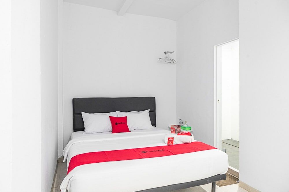 undefined RedDoorz near Pecenongan 2 7