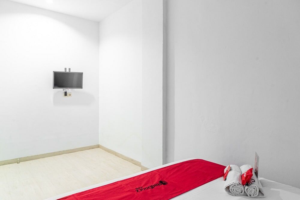 undefined RedDoorz near Pecenongan 2 10