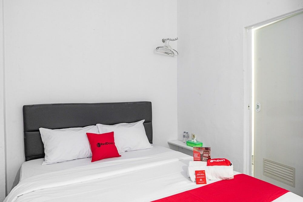 undefined RedDoorz near Pecenongan 2 9