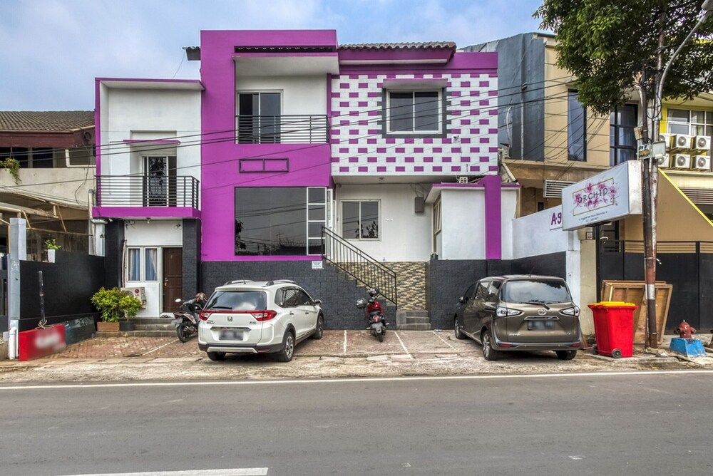 undefined RedDoorz near Tomang 2 4