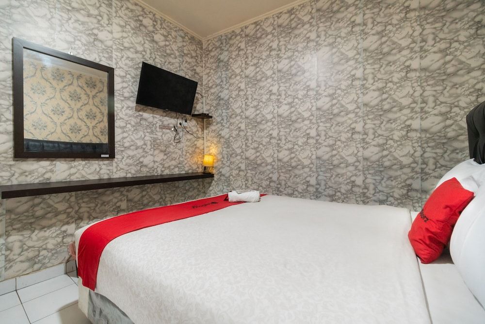 undefined RedDoorz near Tomang 2 10