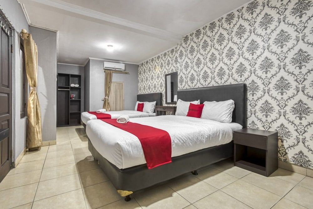 undefined RedDoorz near Tomang 2 5