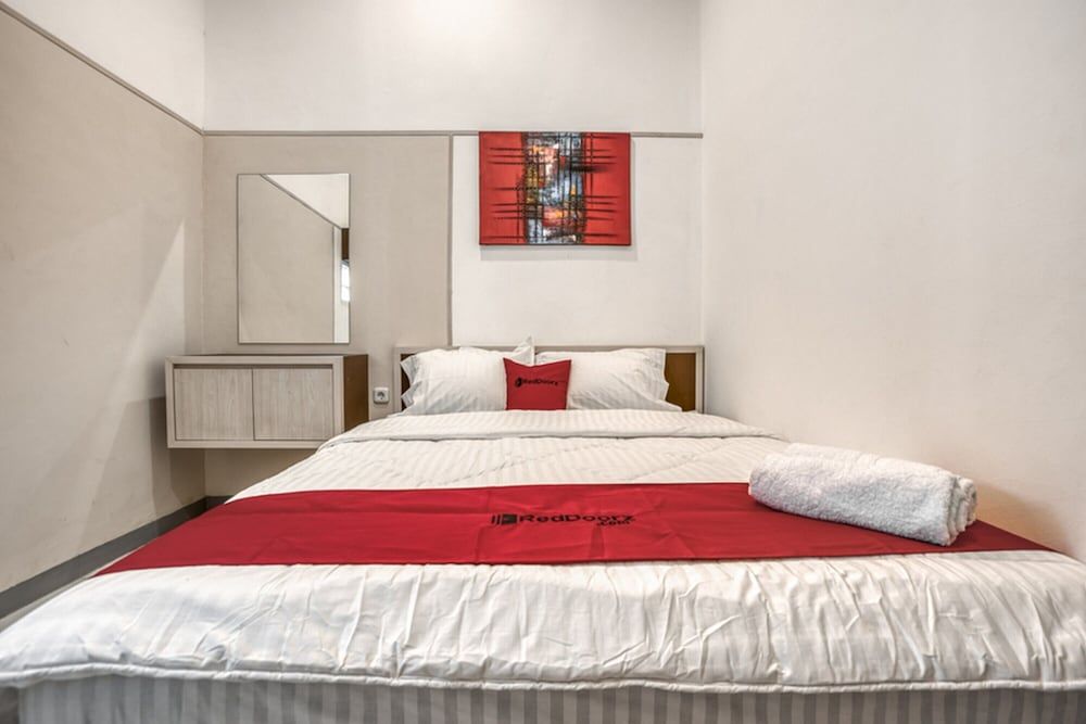 undefined Formerly Reddoorz Near Binus Anggrek 2 5