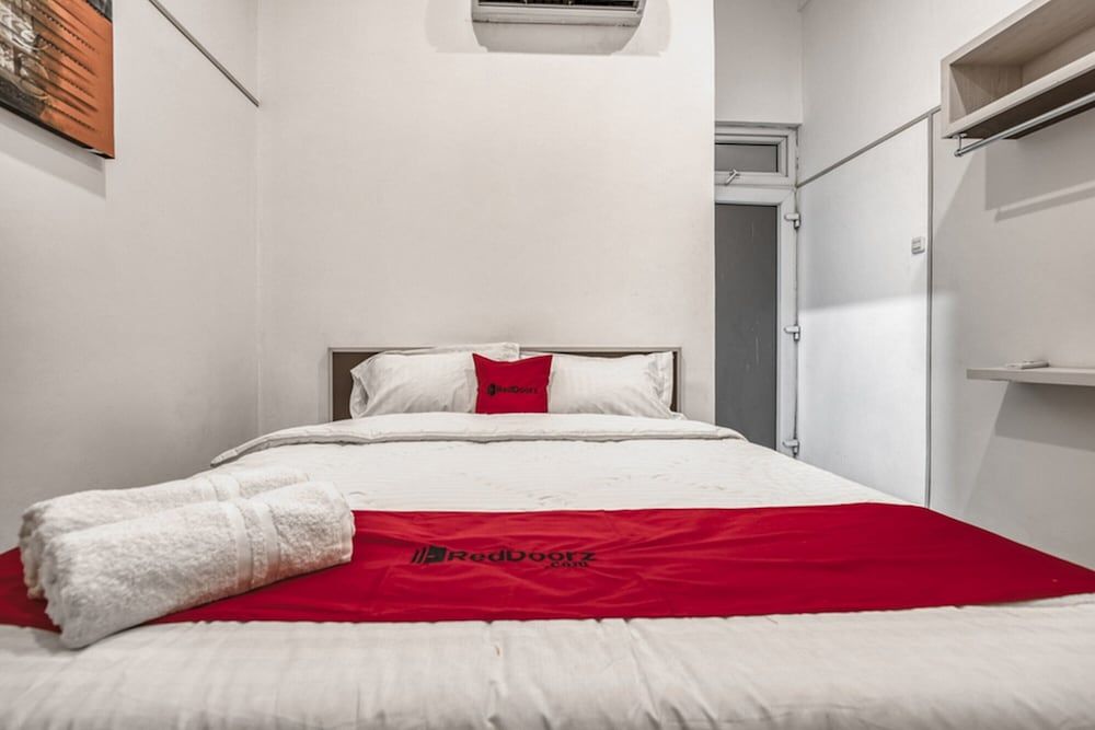 undefined Formerly Reddoorz Near Binus Anggrek 2 4