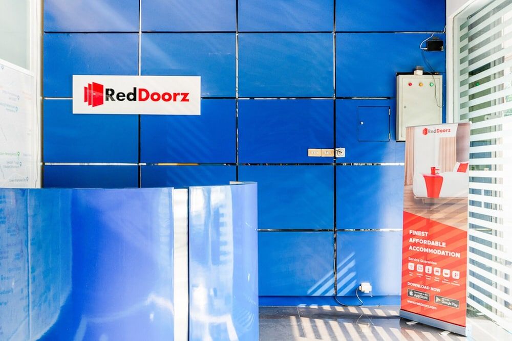 undefined RedDoorz Plus near Taman Ismail Marzuki 3