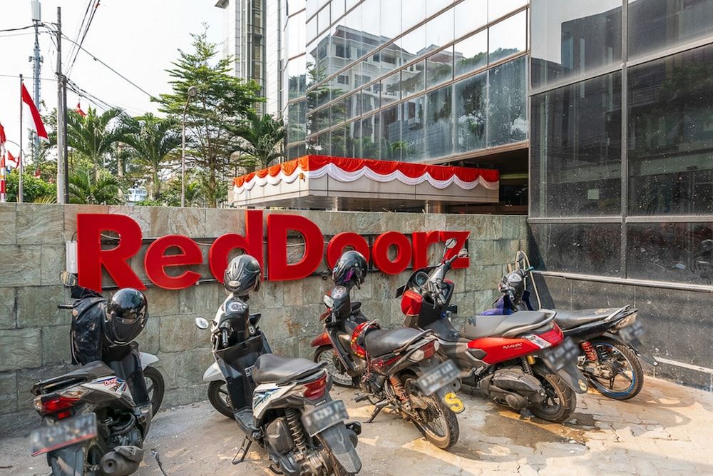 undefined RedDoorz Plus near Taman Ismail Marzuki 5