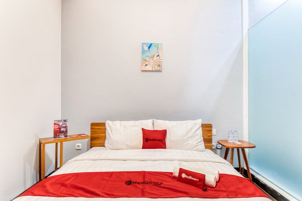 undefined RedDoorz Plus near Taman Ismail Marzuki 2
