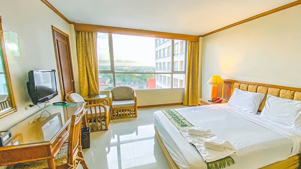 K Park Grand Hotel Deluxe Double Room 5