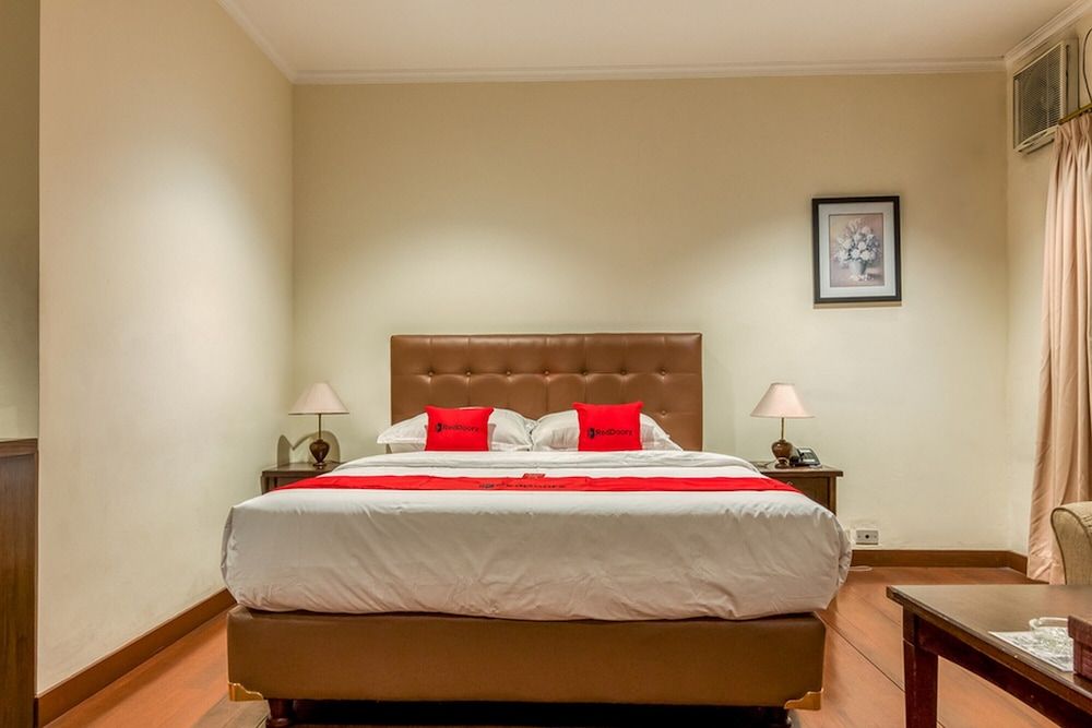 undefined RedDoorz Plus near Dharmawangsa Square 5