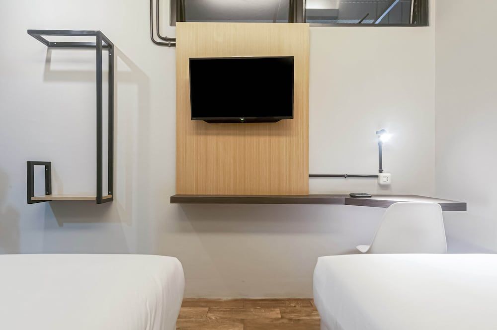 RedDoorz Plus near Gandaria City Mall 2 Twin Room (RedDoorz) 3