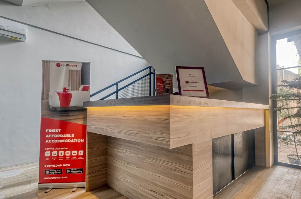 undefined RedDoorz Plus near Gandaria City Mall 2