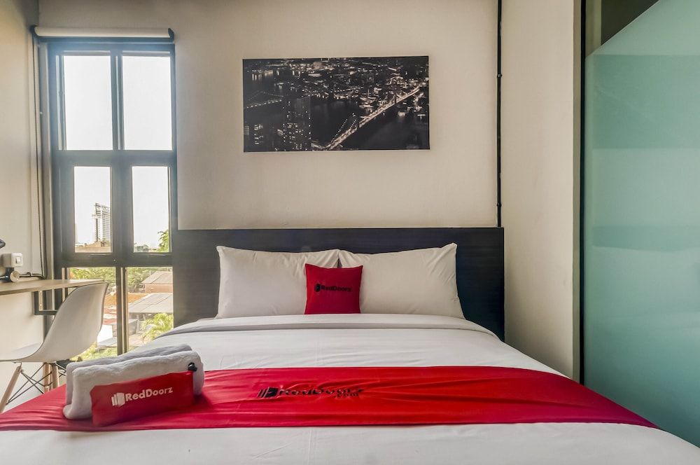 undefined RedDoorz Plus near Gandaria City Mall 2 10