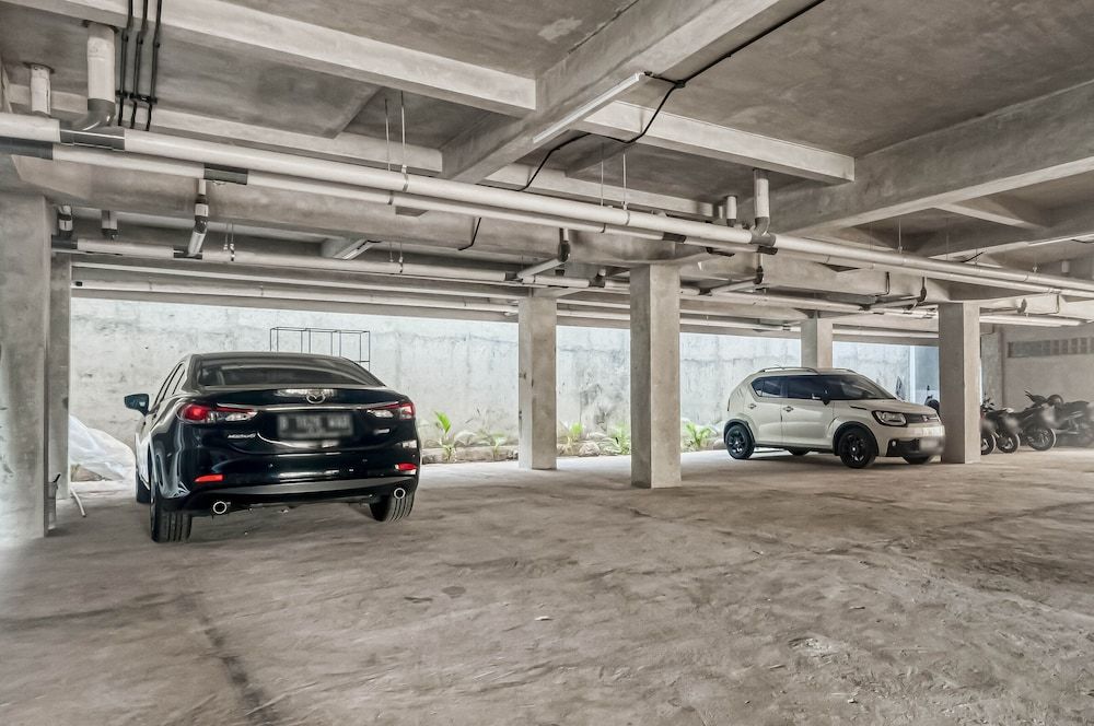 undefined RedDoorz Plus near Gandaria City Mall 2 7