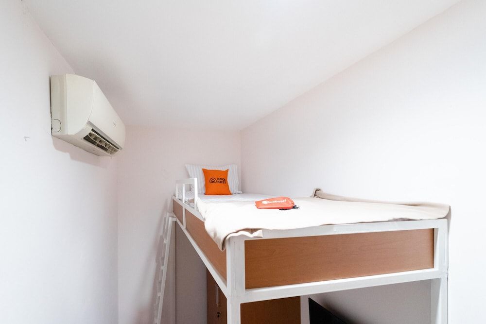 KoolKost Syariah @ Kebon Kacang III Street Single Room 17