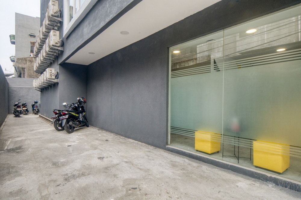 undefined RedDoorz Plus @ Cideng Timur 3