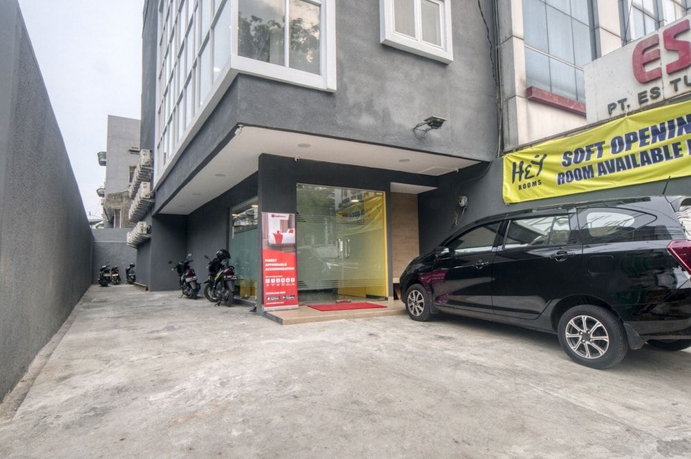 undefined RedDoorz Plus @ Cideng Timur