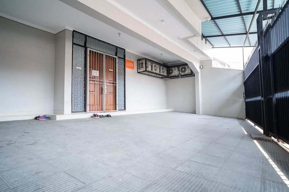 undefined KoolKost near Pasar Baru 8