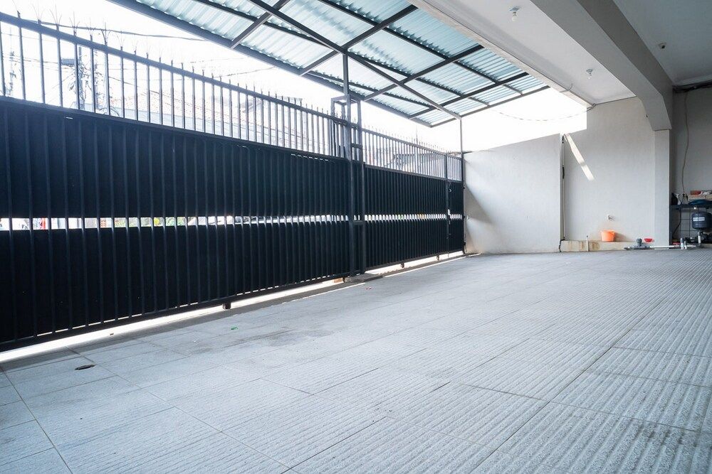 undefined KoolKost near Pasar Baru 9