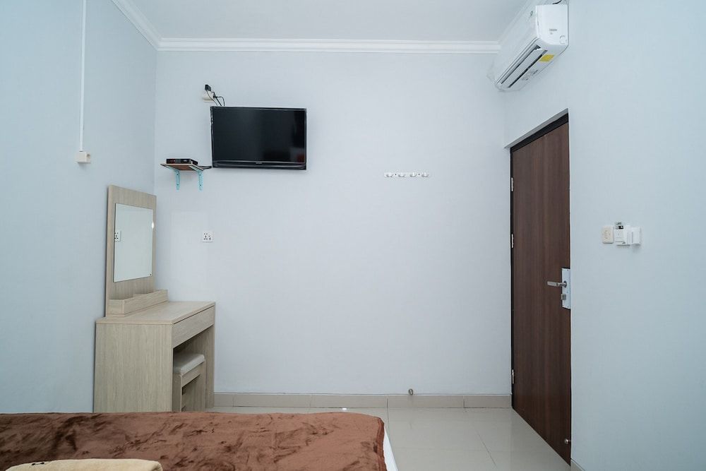 KoolKost near Pasar Baru Standard Room, Shared Bathroom (Reddoorz) 20