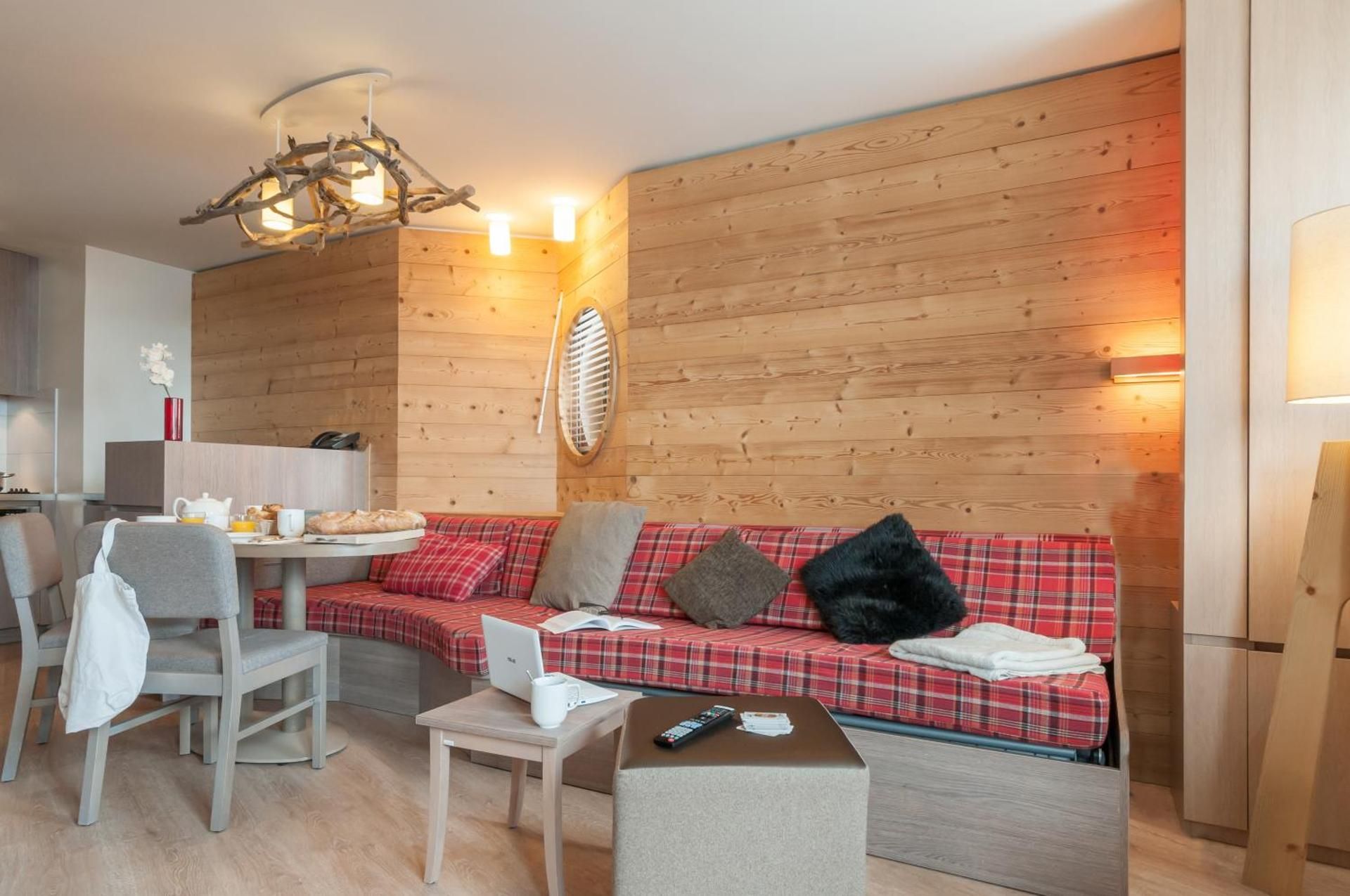 Two-Bedroom Apartment with Balcony (6 People)