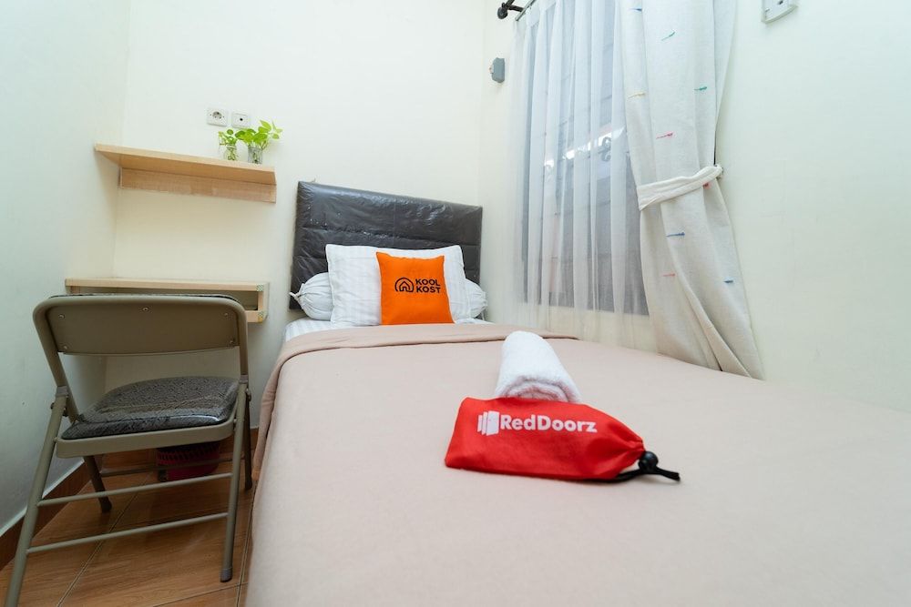 undefined KoolKost Female Syariah near RS. Bhayangkara Pondok Pinang 8