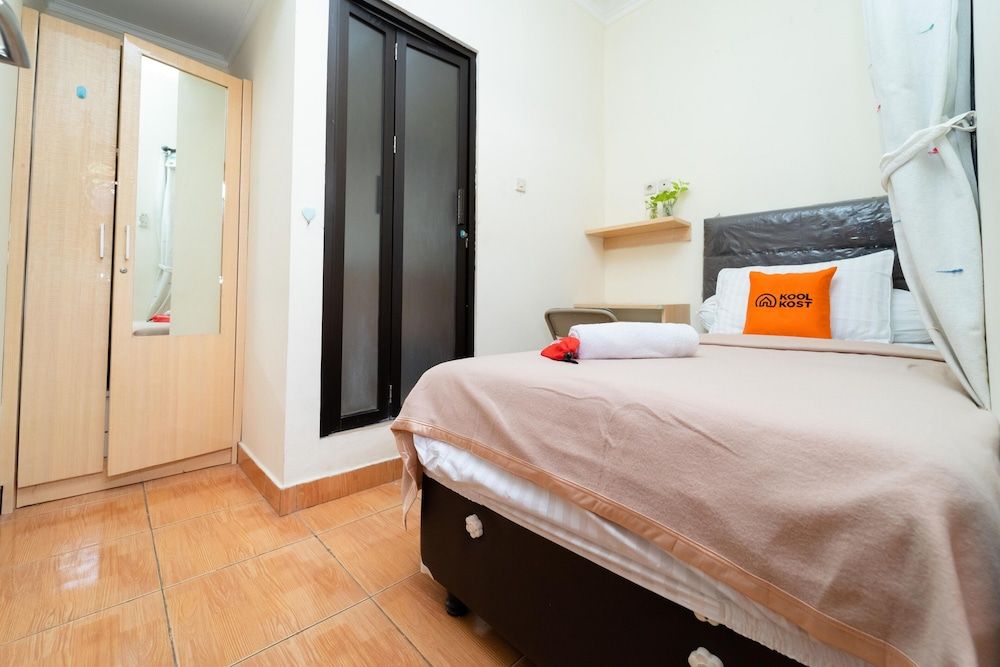 undefined KoolKost Female Syariah near RS. Bhayangkara Pondok Pinang 9